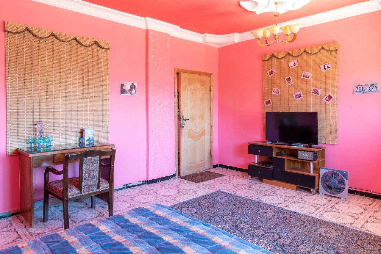 Bedouin Pink Ecohouse Panzió Vádi Músza Kültér fotó